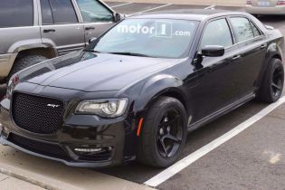 Chrysler готовит суперседан