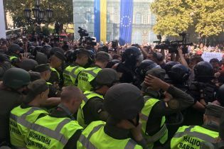 У сутичках під міськрадою Одеси постраждали 36 правоохоронців