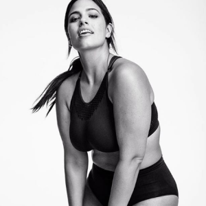 Без фильтров и фотошопа: модель plus-size Эшли Грэм снялась в новом фотосете
