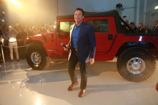 Арнольд Шварценеггер получил электрический Hummer H1