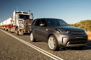 Land Rover Discovery отбуксировал 110-тонный автопоезд