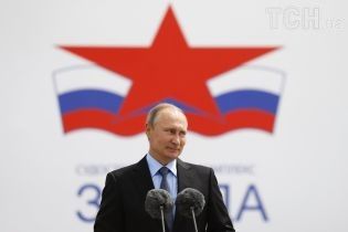 "Абсолютное доверие". В Кремле объяснили готовность россиян голосовать за фейкового симпатика Путина