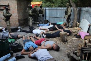 У Кропивницькому на "сходці" кримінальних авторитетів затримали майже 30 осіб із зброєю