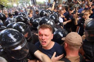 Протестувальники покинули міськраду Одеси і пообіцяли вимагати відставки мера у Порошенка