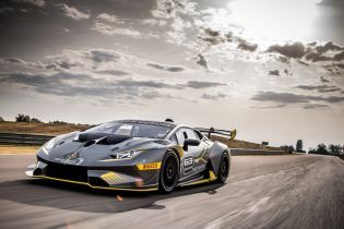 Lamborghini показала новое гоночное купе Huracan Super Trofeo EVO