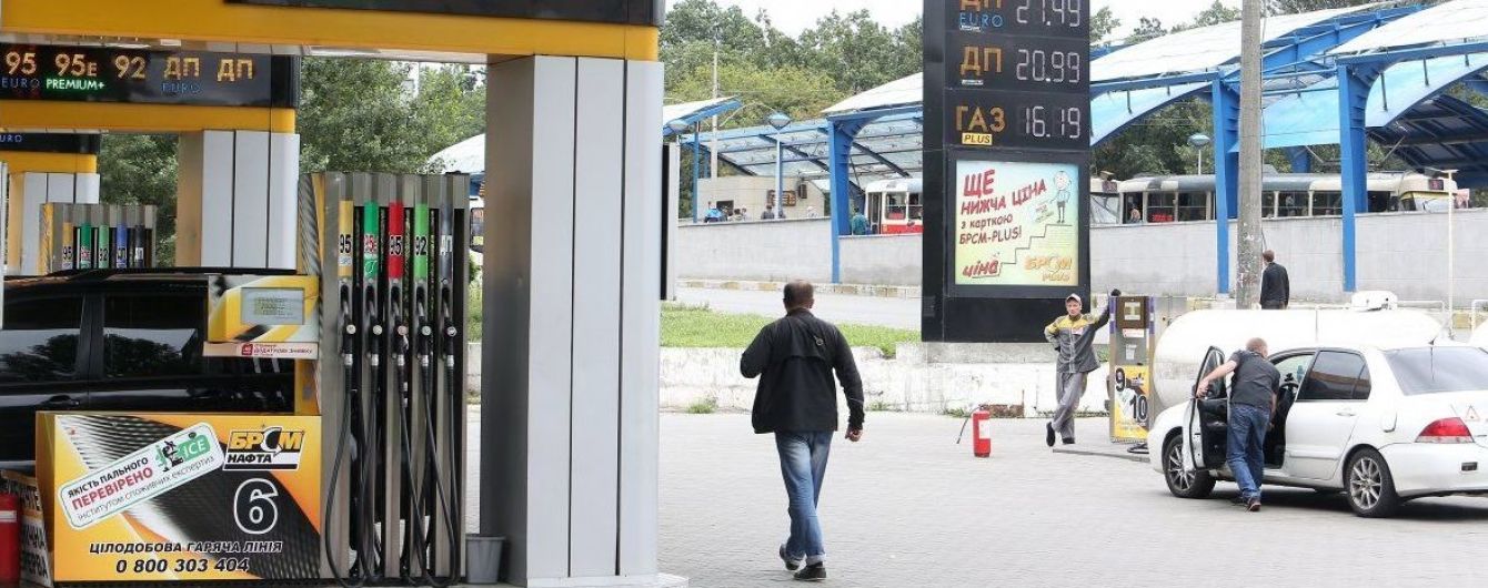 Скільки коштує заправити авто на АЗС. Середні ціни на 4 вересня