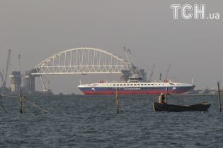 Порошенко доручив подати до суду на РФ через будівництво Керченського мосту