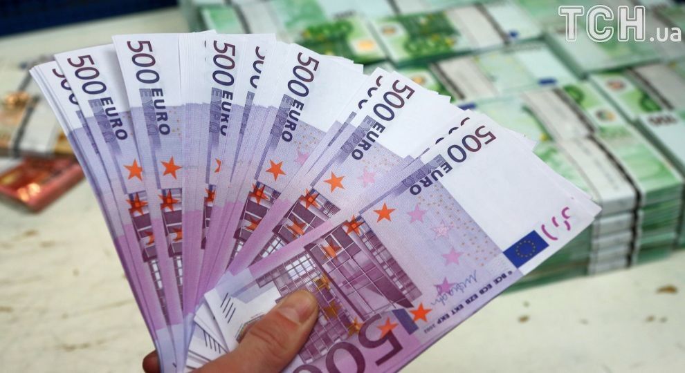 Нацбанк ослабит гривну в курсах валют на 25 сентября