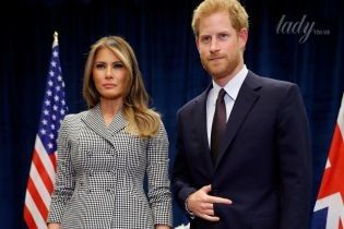 В брючном костюме от Dior и на шпильках: Мелания Трамп встретилась с принцем Гарри