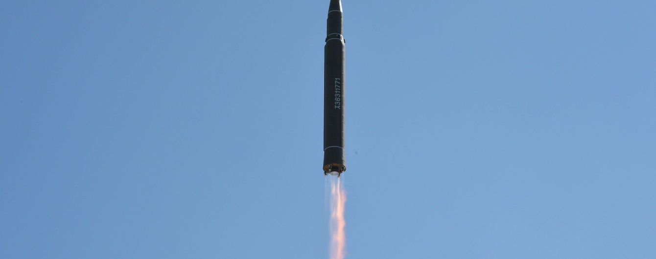 Северная Корея запустила неизвестную ракету