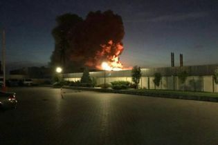 У Білій Церкві сильний вогонь атакував виробничі приміщення фармацевтичного заводу "Біофарма"