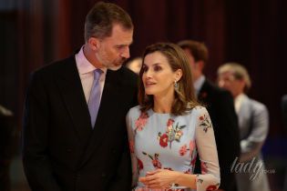 Королева Летиция впечатлила новым женственным образом