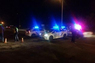 Евакуація власними авто і оренда готельних номерів: українці об'єдналися для допомоги калинівцям