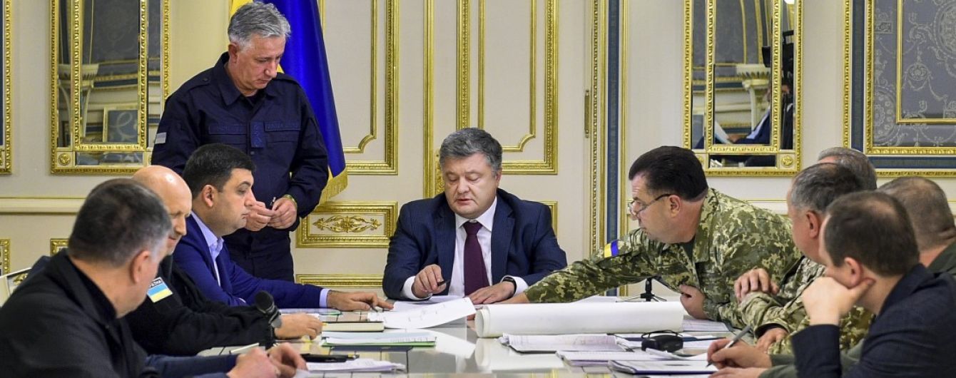 Порошенко про вибухи у Калинівці: Ми далі миритися із цим не можемо!