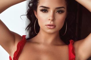 В купальнике на пляже: сексуальная Деми Роуз отдыхает на Ибице