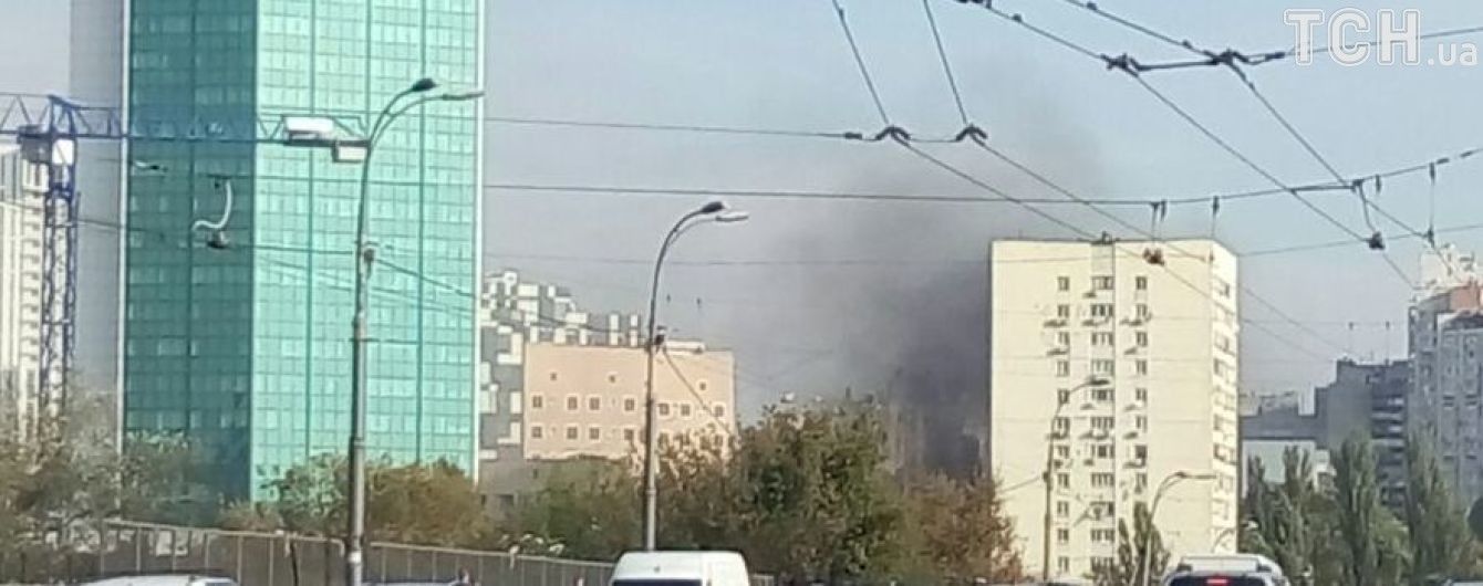 У Києві біля Міністерства інфраструктури спалахнула пожежа