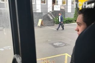 В Киеве «забитая» пассажирами маршрутка ехала с открытой дверью