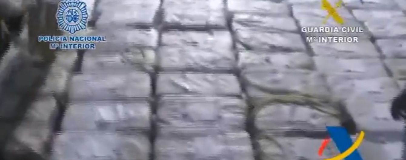 До Іспанії на кораблі хотіли провезти майже чотири тонни кокаїну
