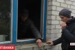 Отец с сыном вытащили из горевшего дома двух односельчан