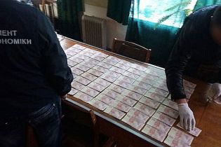 Связанные взятками. Полиция похвасталась "уловом" коррупционеров