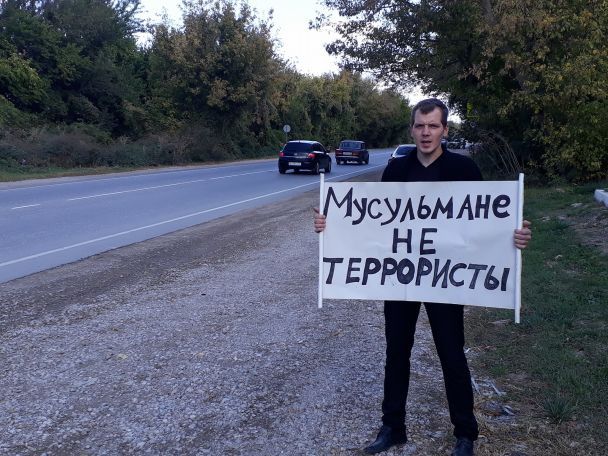 «Крим.SOS»: У Криму затримали щонайменше 15 учасників одиночних пікетів