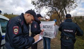 Поліція відпустила більшість затриманих учасників одиночних пікетів проти репресій у Криму