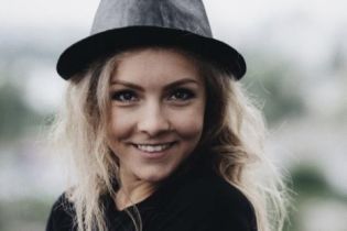 Олена Шоптенко показала свого чоловіка і привітала його з річницею весілля