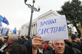 Третього не дано. Чому українцям вигідно ухвалення закону про Антикорупційний суд