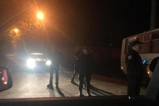 До приватної резиденції Порошенка стягнули військову техніку – депутат