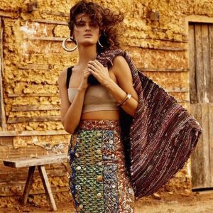 Стильная, яркая, мокрая: Изабели Фонтана в новой фотосессии для Vogue