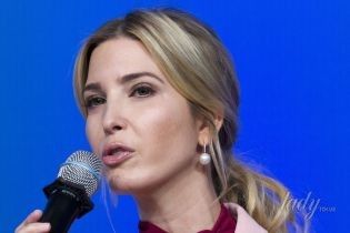 В розовом костюме и с жемчужными серьгами: деловой образ Иванки Трамп