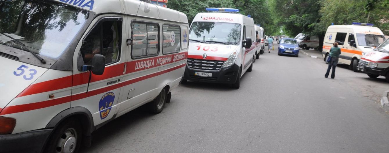 У Києві авто перекинуло маршрутку: п’ятеро осіб потрапило до лікарні