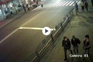 У Мережі з’явилися зображення із камер спостереження, на яких видно моторошну ДТП у Харкові