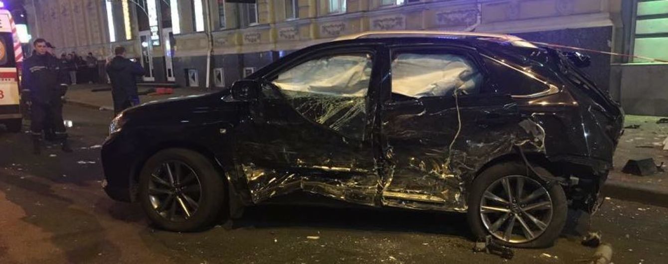 Подробиці жахливої ДТП у Харкові: жінка за кермом Lexus пролетіла на червоний сигнал світлофора