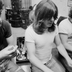 Умер один из основателей культового AC/DC Джордж Янг