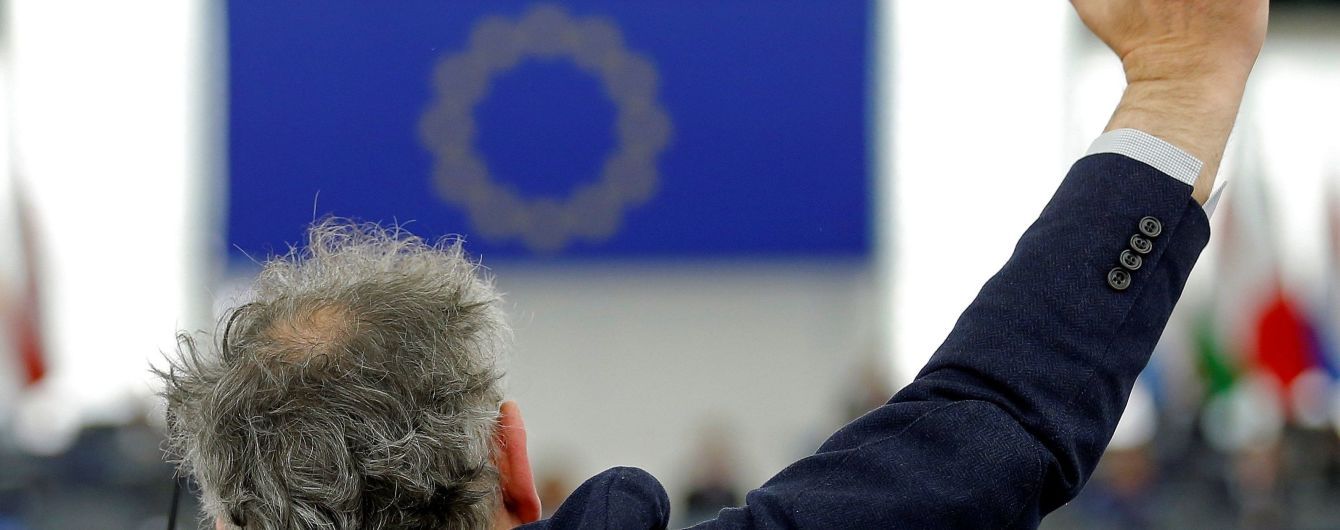 Украина просит ЕС продлевать санкции против России сразу на год