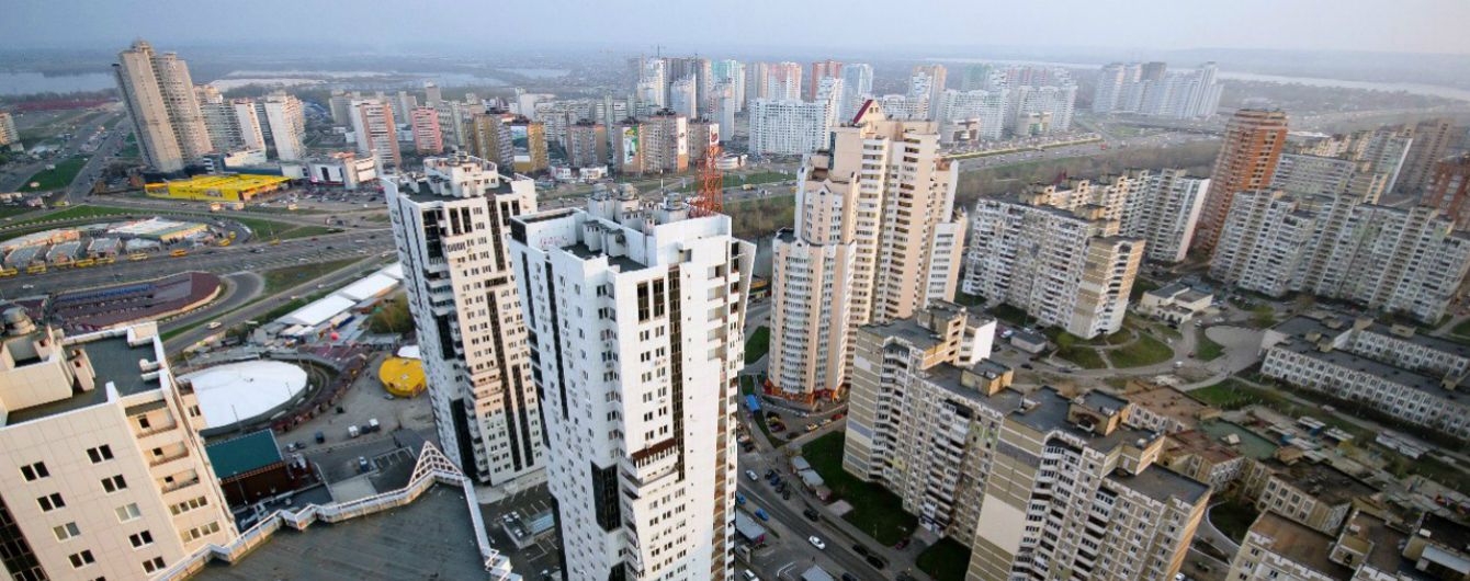 У Росії п’яний чоловік загинув, спускаючись з 10 поверху на простирадлах