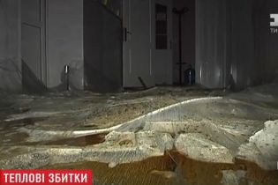 Мокрый армагеддон. В Херсоне водой из теплосистемы залило департамент экологии и парализовало его работу