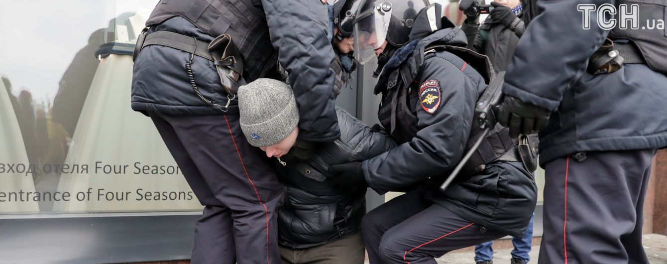 Правозащитники сообщают о более 400 задержанных по всей России