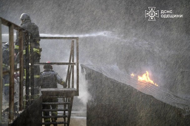 Росіяни атакували порт на Одещині / © ДСНС