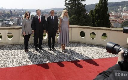 В  эффектных образах: Сьюзен Помпео и жена премьер-министра Чехии на официальной встрече