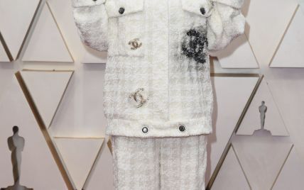 В костюме Chanel и с огромным маникюром: Билли Айлиш на красной дорожке "Оскара"