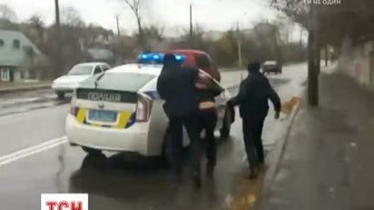 У Рівному поліція по усьому місті намагалася впіймати водія-утікача