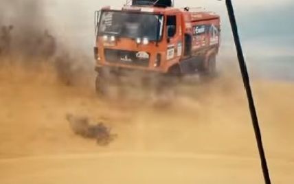 У Росії на змаганнях вантажівок 8-тонний МАЗ переїхав фотографа