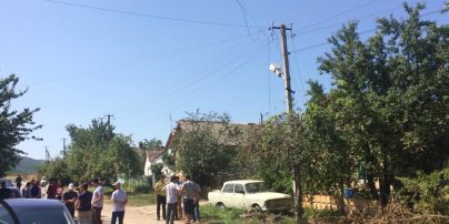 Окупанти в Криму обшукують будинки неповнолітніх, які зняли російські прапори з сільради
