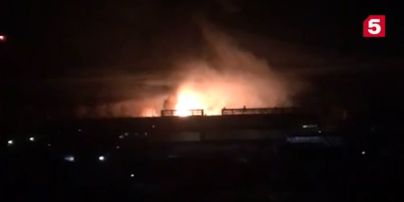 В Подмосковье масштабный пожар охватил завод
