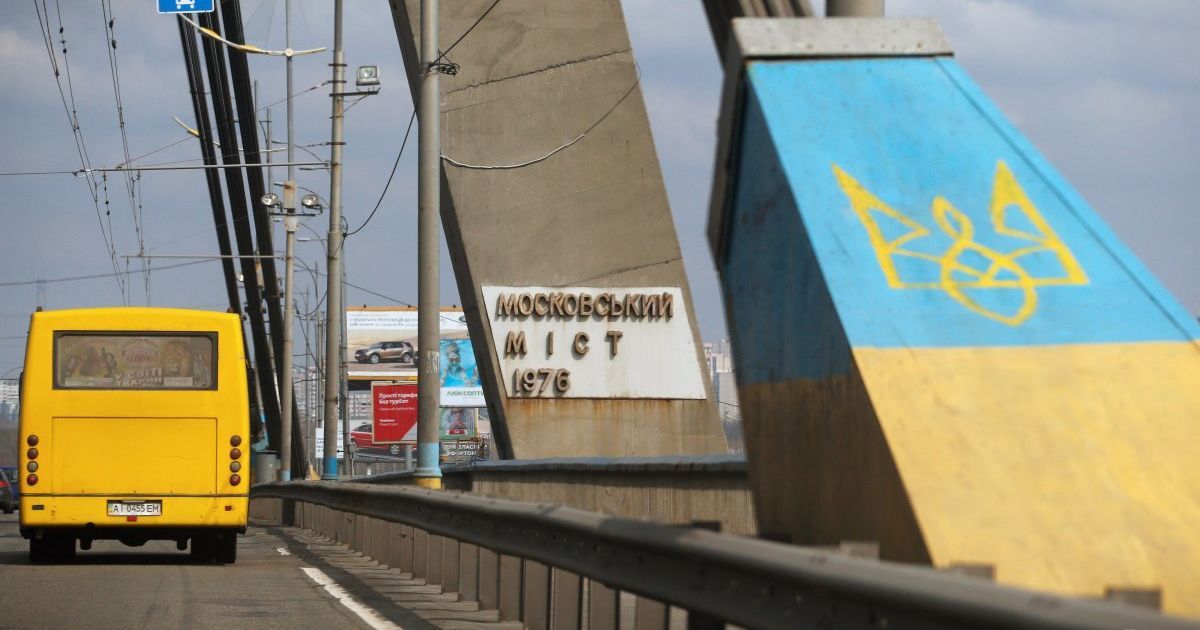 В Киеве на Московском мосту частично ограничат движение из-за ремонта