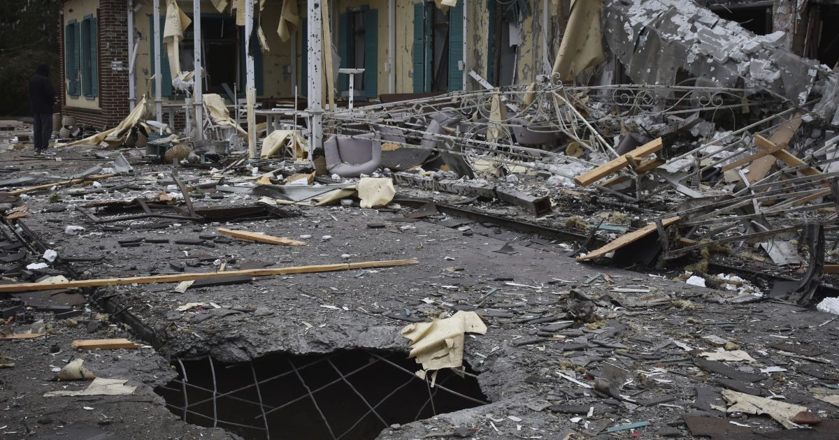На Луганщині окупанти хочуть прорвати оборону, а Херсонщину тероризують цілодобово: як минула ніч у регіонах