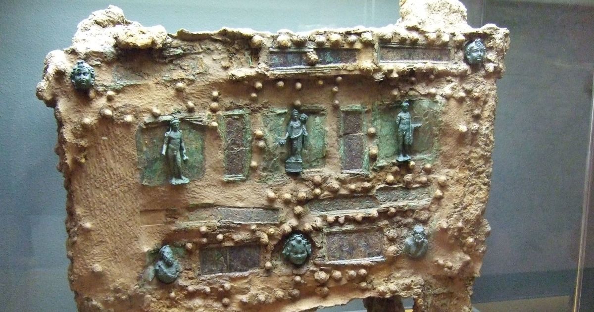 В Испании нашли уникальный старинный сейф (фото)