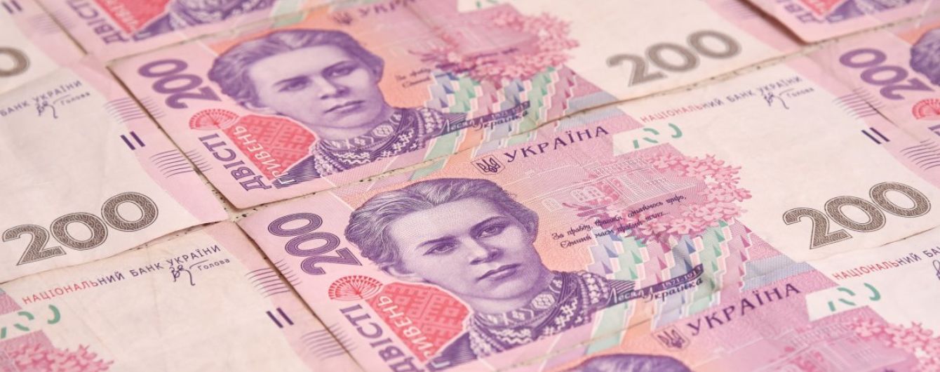 Лидеры по взносам и нарушениям. Как украинские партии работали в 2017 году